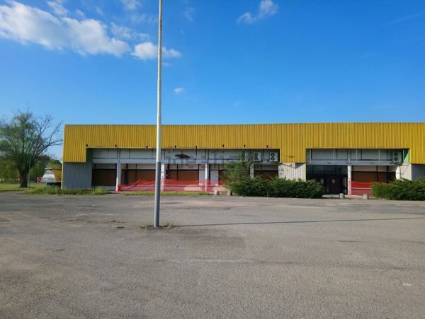 capannone in vendita a Zola Predosa in zona Madonna Prati