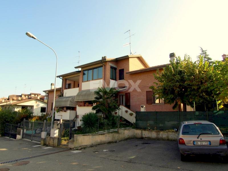 villa in vendita a Valsamoggia in zona Savigno