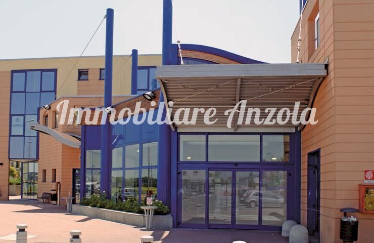 negozio in vendita a Valsamoggia in zona Bazzano