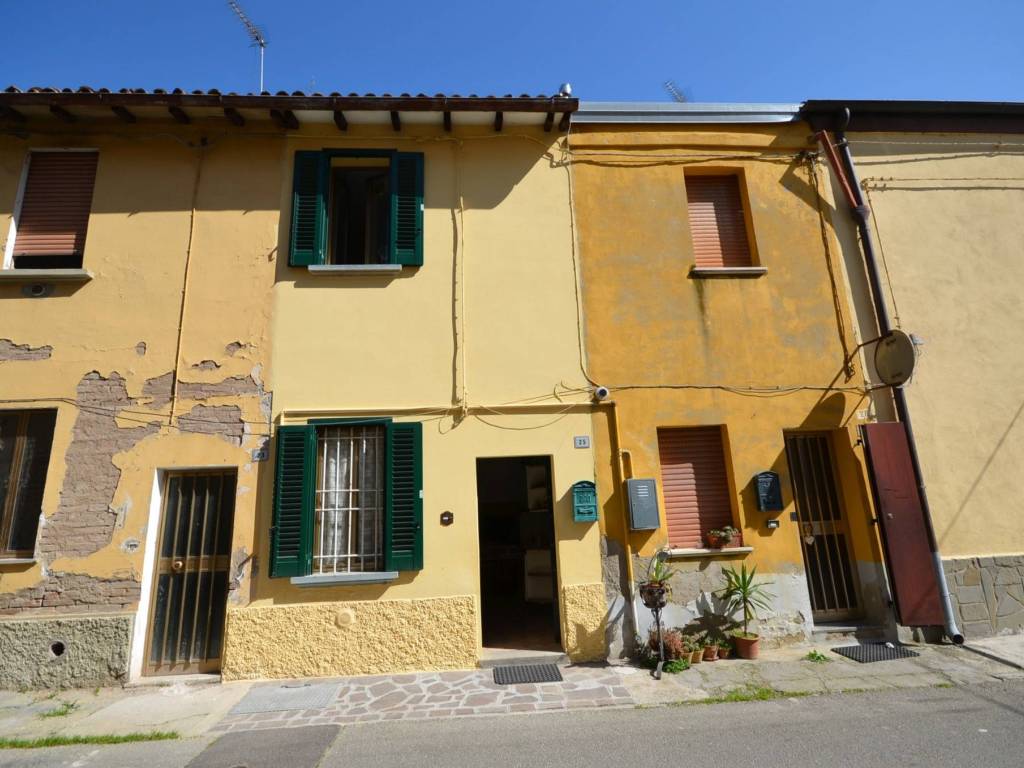 casa indipendente in vendita a Valsamoggia in zona Crespellano