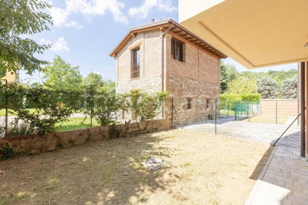 casa indipendente in vendita a Valsamoggia in zona Savigno