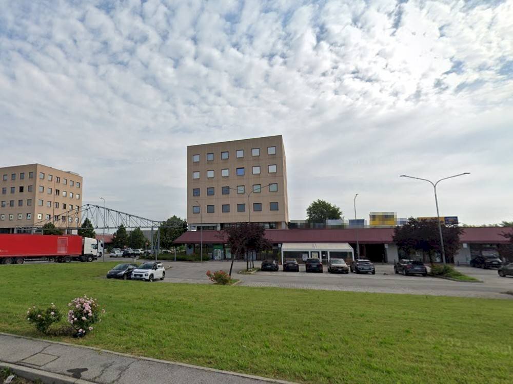 locale commerciale in vendita a Valsamoggia