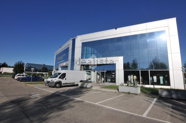 locale commerciale in vendita a Valsamoggia