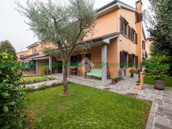 casa indipendente in vendita a Valsamoggia in zona Ponte Samoggia