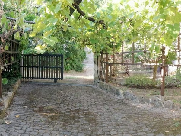 casa indipendente in vendita a Valsamoggia in zona Savigno