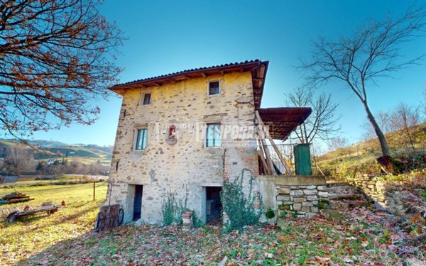 casa indipendente in vendita a Valsamoggia in zona Savigno