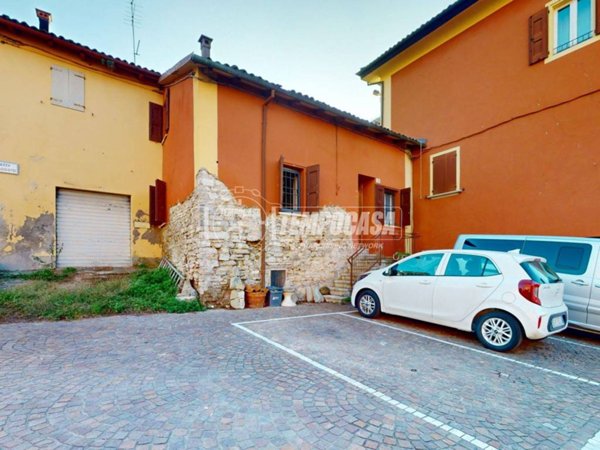 casa indipendente in vendita a Valsamoggia in zona Savigno