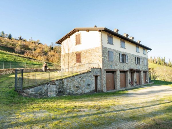 casa indipendente in vendita a Valsamoggia in zona Savigno