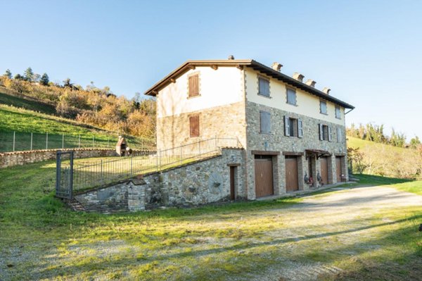 casa indipendente in vendita a Valsamoggia in zona Savigno