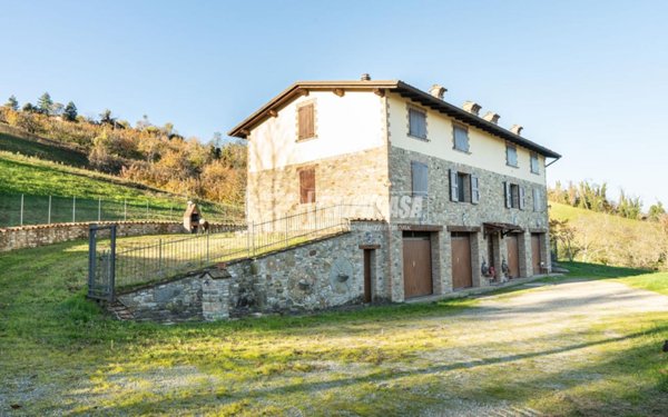 casa indipendente in vendita a Valsamoggia in zona Savigno
