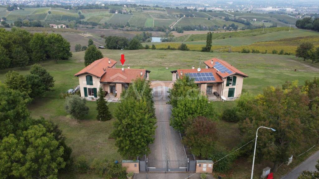 casa indipendente in vendita a Valsamoggia in zona Savigno