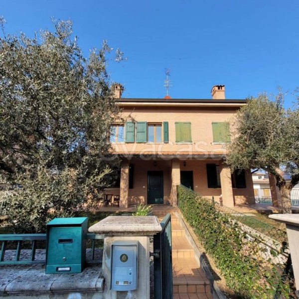 casa indipendente in vendita a Valsamoggia in zona Crespellano
