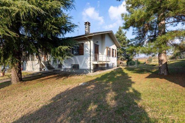 casa indipendente in vendita a Valsamoggia in zona Monteveglio
