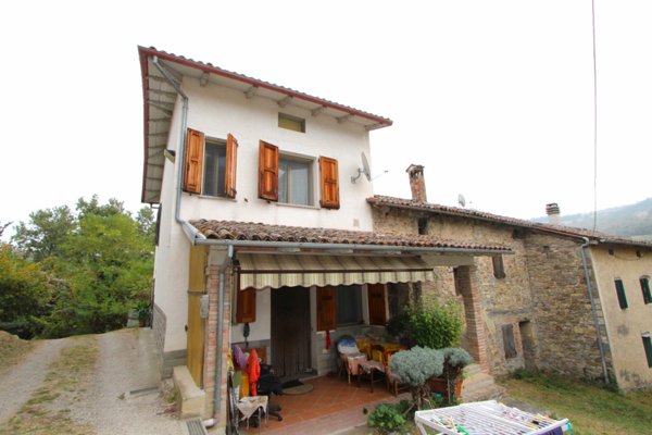 casa indipendente in vendita a Valsamoggia in zona Savigno