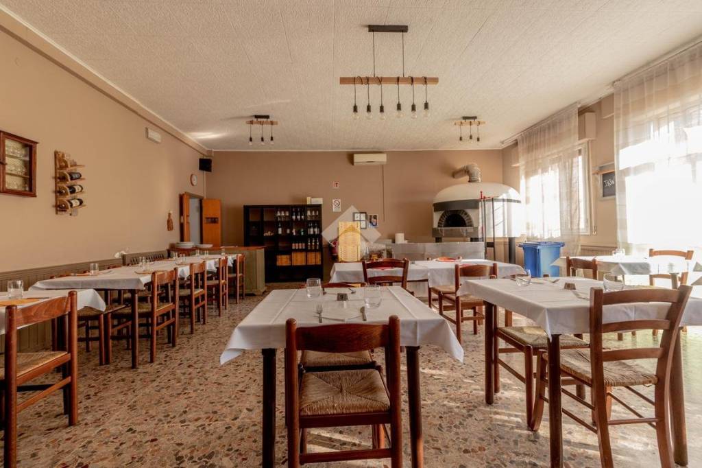 negozio in vendita a Valsamoggia in zona Savigno