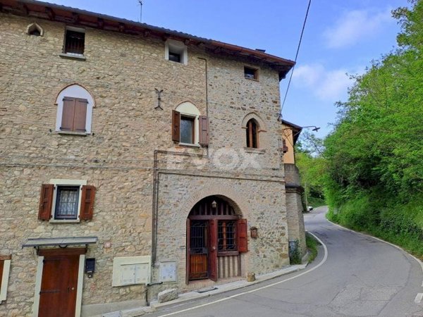 casa indipendente in vendita a Valsamoggia in zona Monteveglio
