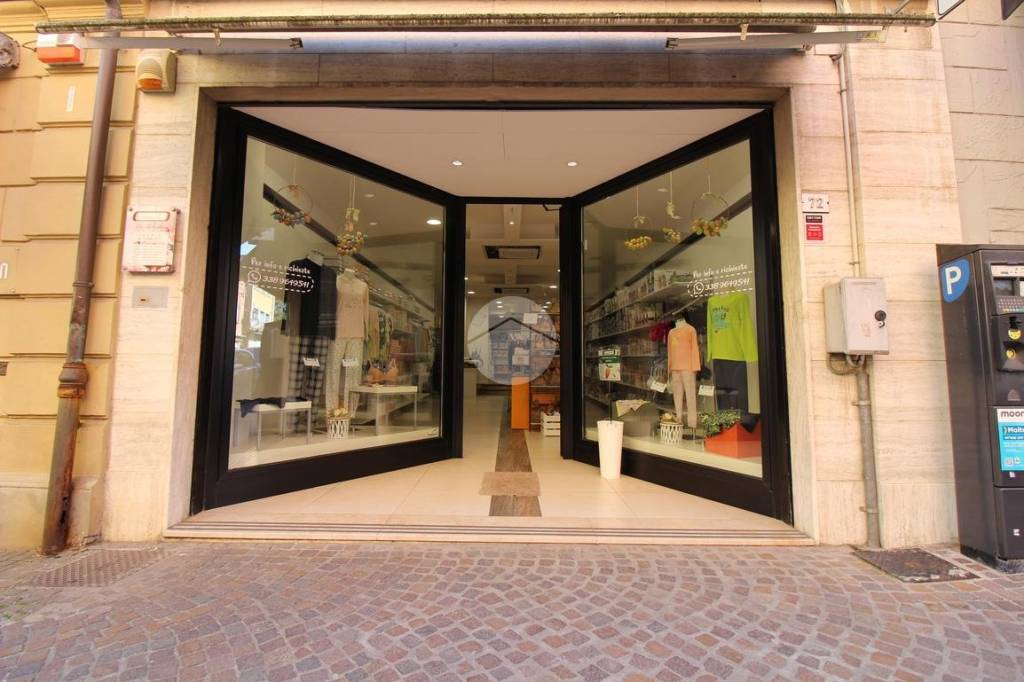 negozio in vendita a Valsamoggia in zona Bazzano