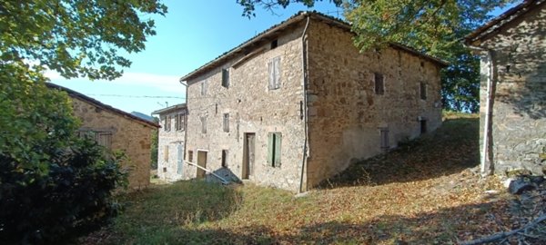 casa indipendente in vendita a Valsamoggia in zona Savigno