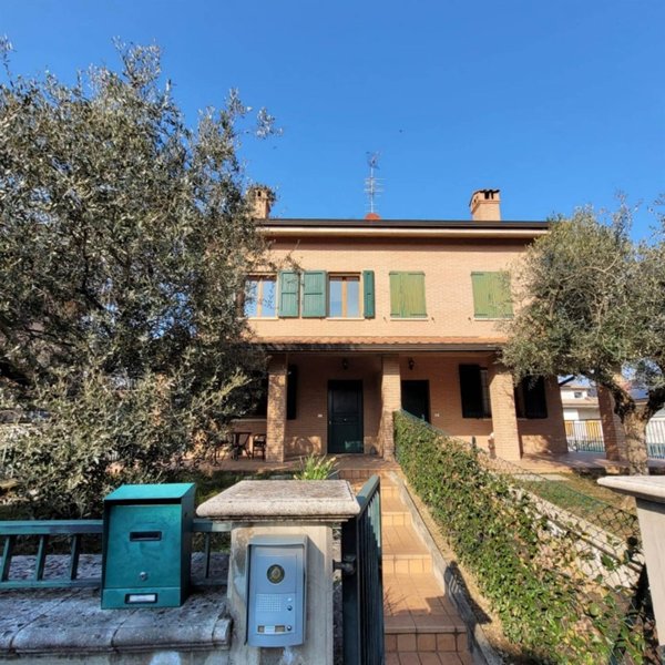 casa indipendente in vendita a Valsamoggia in zona Crespellano
