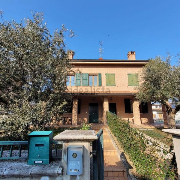 casa indipendente in vendita a Valsamoggia in zona Crespellano