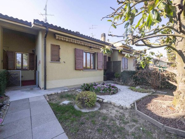 casa indipendente in vendita a Valsamoggia in zona Bazzano