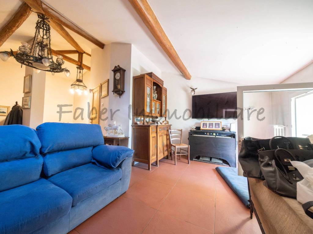 intera palazzina in vendita a Valsamoggia in zona Calcara