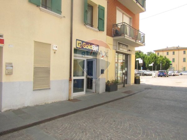 locale commerciale in vendita a Valsamoggia in zona Crespellano