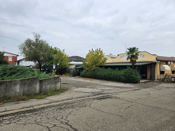 negozio in vendita a Valsamoggia in zona Crespellano