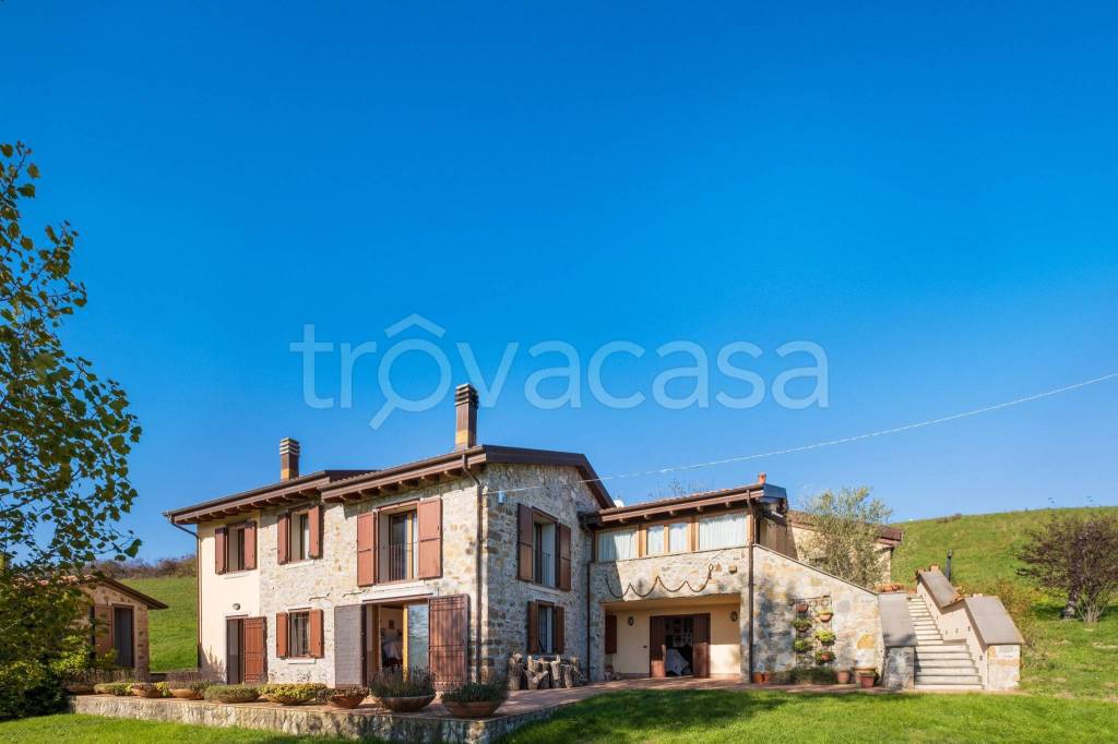 casa indipendente in vendita a Valsamoggia in zona Savigno