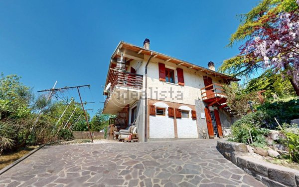 casa indipendente in vendita a Valsamoggia in zona Savigno