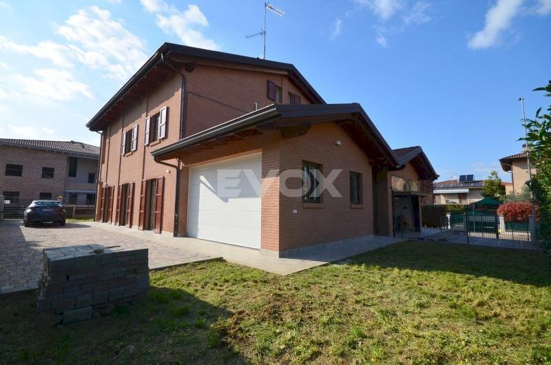 casa indipendente in vendita a Valsamoggia in zona Crespellano