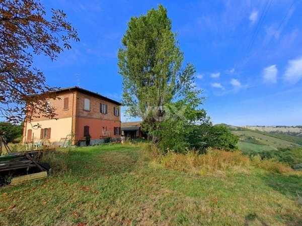villa in vendita a Valsamoggia in zona Castello di Serravalle