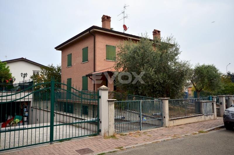 casa indipendente in vendita a Valsamoggia in zona Crespellano