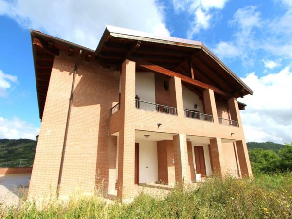 casa indipendente in vendita a Valsamoggia in zona Savigno