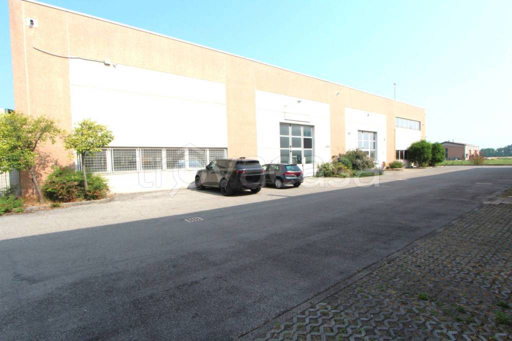 capannone in vendita a Valsamoggia in zona Bazzano