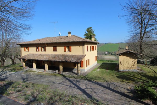 casa indipendente in vendita a Valsamoggia in zona Monteveglio