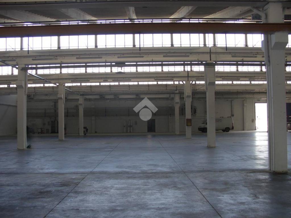 locale commerciale in vendita a Valsamoggia