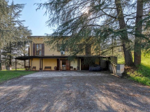 casa indipendente in vendita a Valsamoggia in zona Crespellano