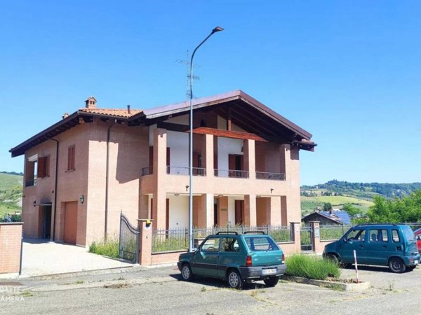 casa indipendente in vendita a Valsamoggia in zona Savigno