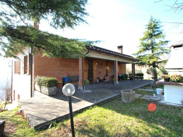 casa indipendente in vendita a Valsamoggia in zona Monteveglio