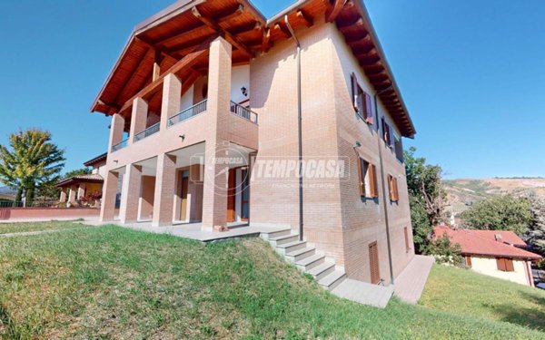 casa indipendente in vendita a Valsamoggia in zona Savigno