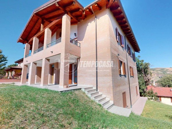 casa indipendente in vendita a Valsamoggia in zona Savigno