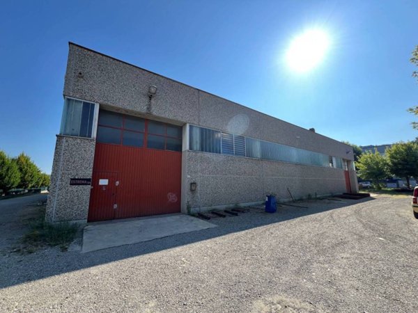 locale commerciale in vendita a Valsamoggia in zona Monteveglio