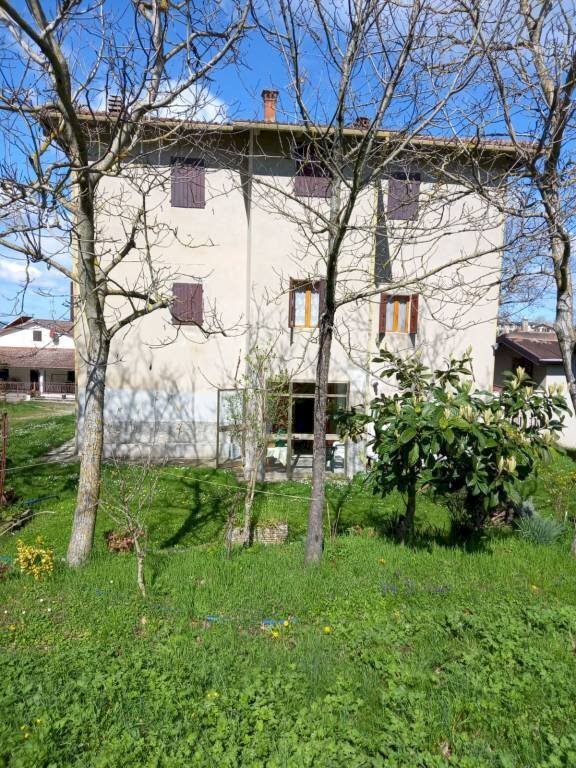 casa indipendente in vendita a Valsamoggia in zona Savigno