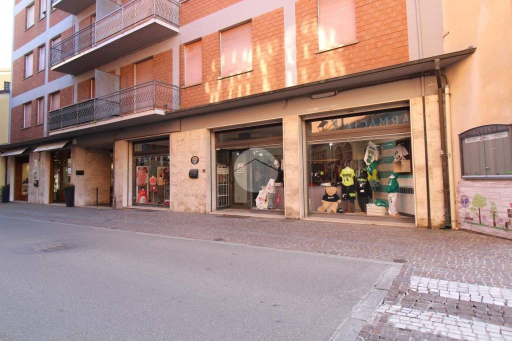 negozio in vendita a Valsamoggia
