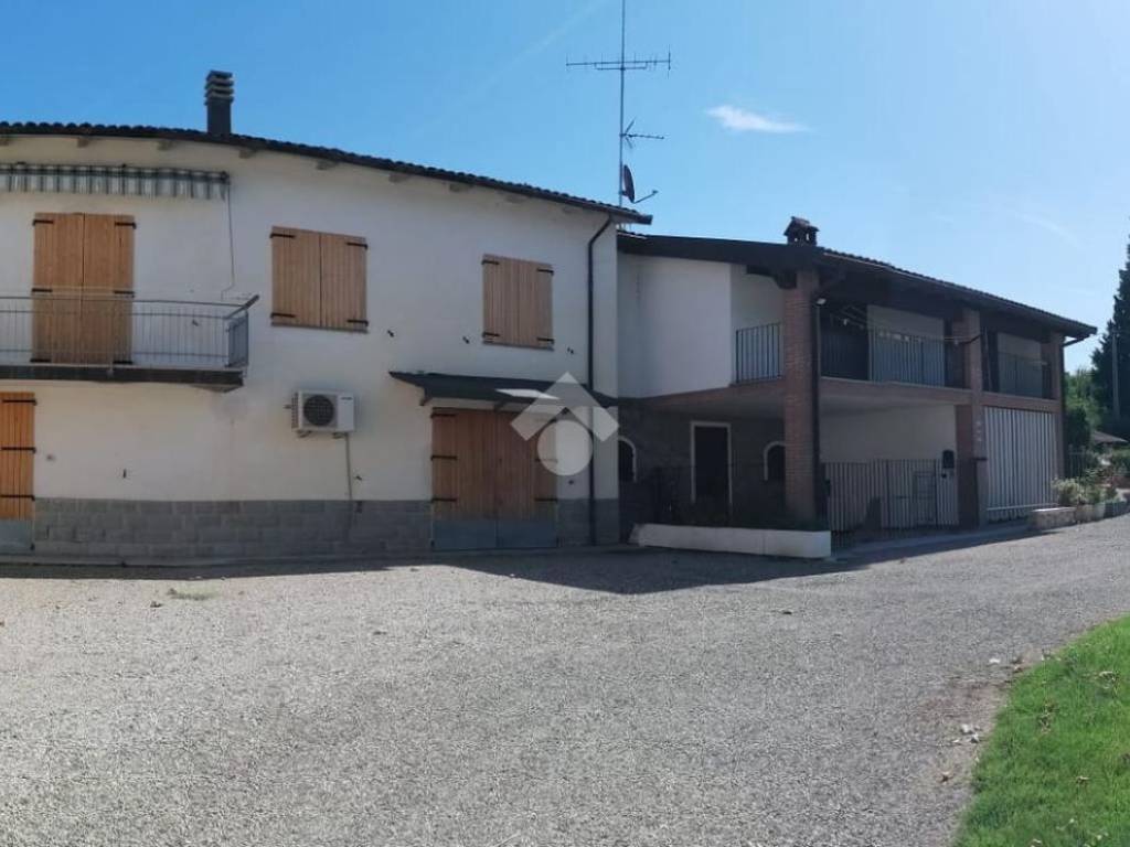 casa indipendente in vendita a Valsamoggia in zona Stiore