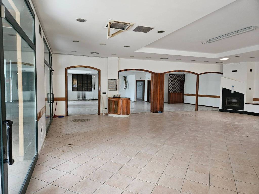 negozio in vendita a Valsamoggia in zona Crespellano