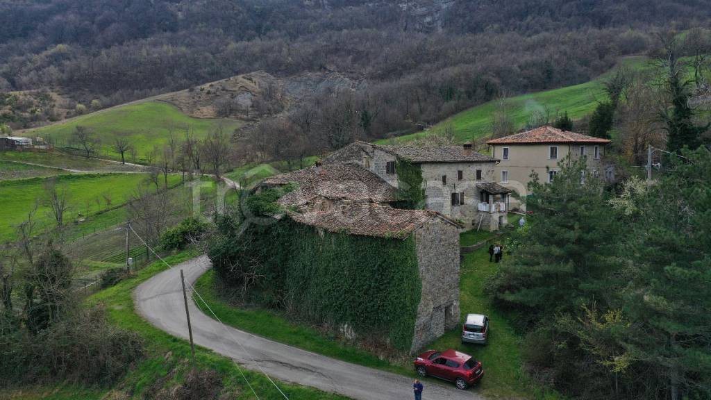 casa indipendente in vendita a Valsamoggia in zona Vedegheto