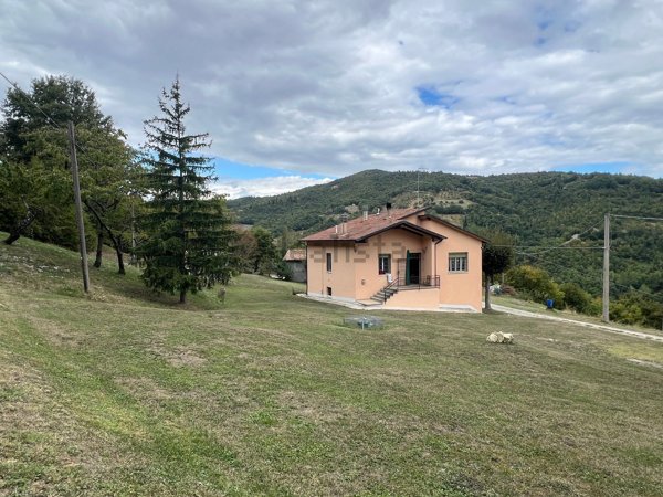 casa indipendente in vendita a Valsamoggia in zona Savigno