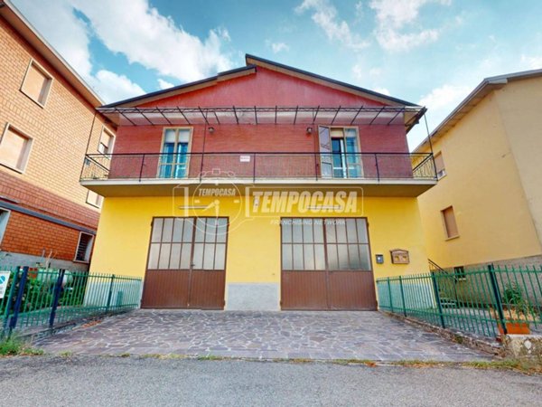 casa indipendente in vendita a Valsamoggia in zona Savigno